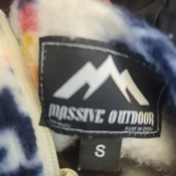 Massive Outdoor Jacket size small - Picture 7 of 8